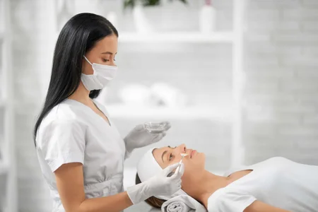Estética e Cosmética + Extensão em Gestão de Clínicas